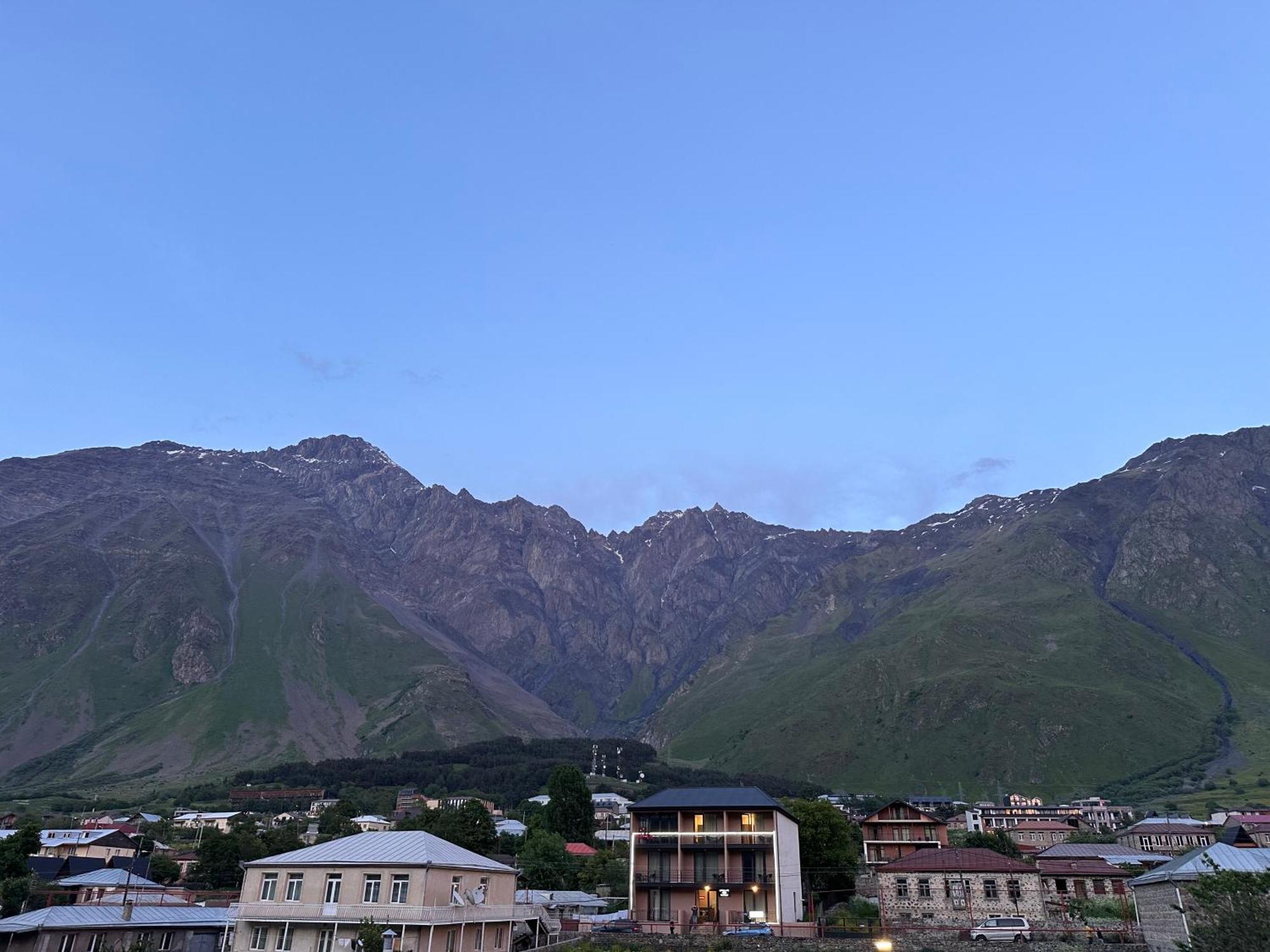 Hotel Mountime Kazbegi Екстериор снимка