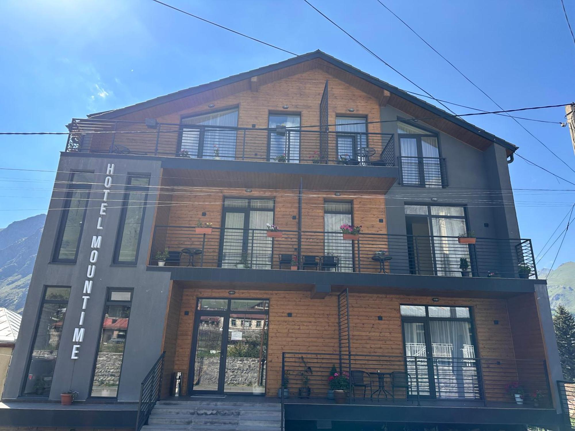 Hotel Mountime Kazbegi Екстериор снимка