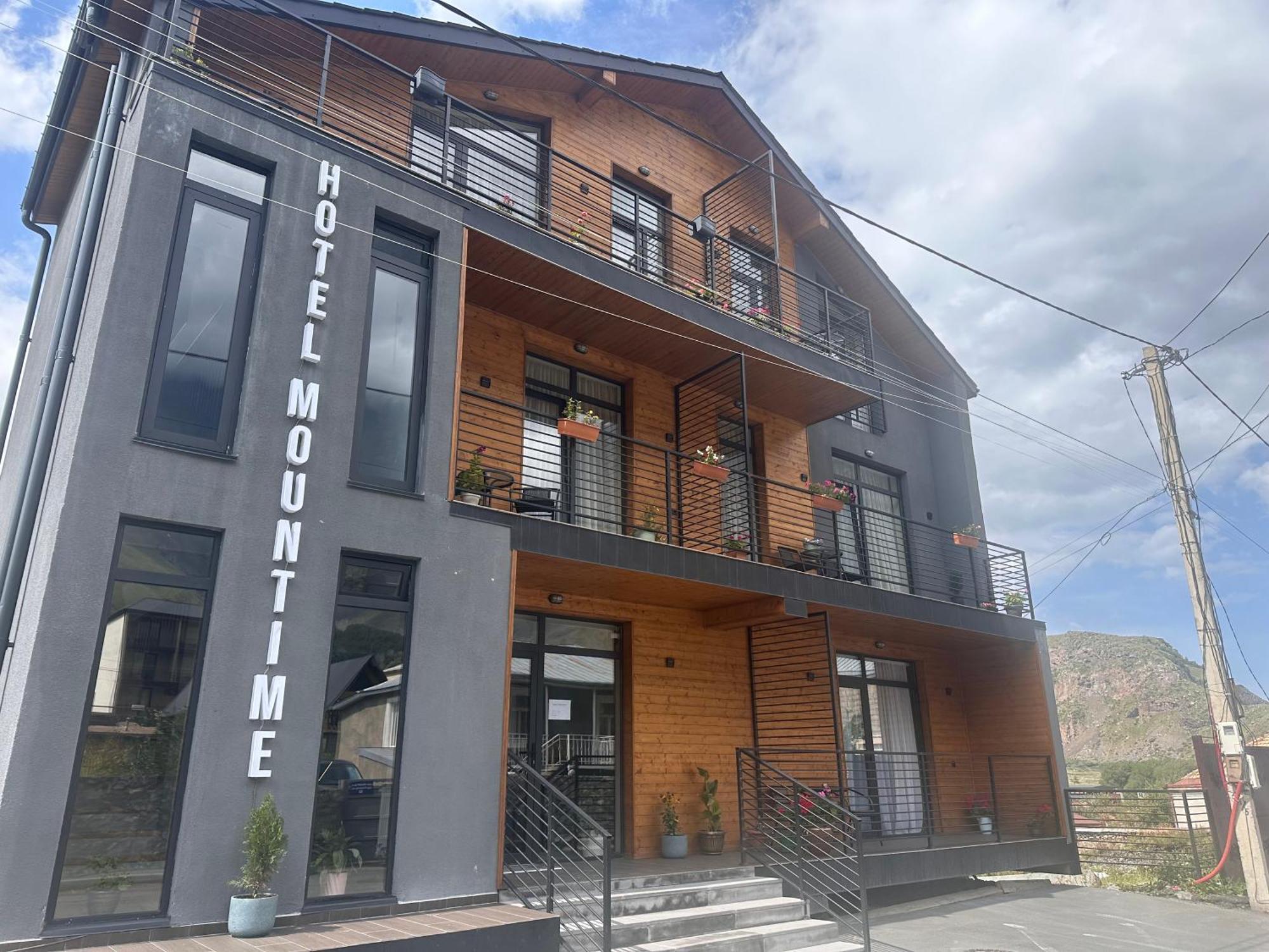 Hotel Mountime Kazbegi Екстериор снимка