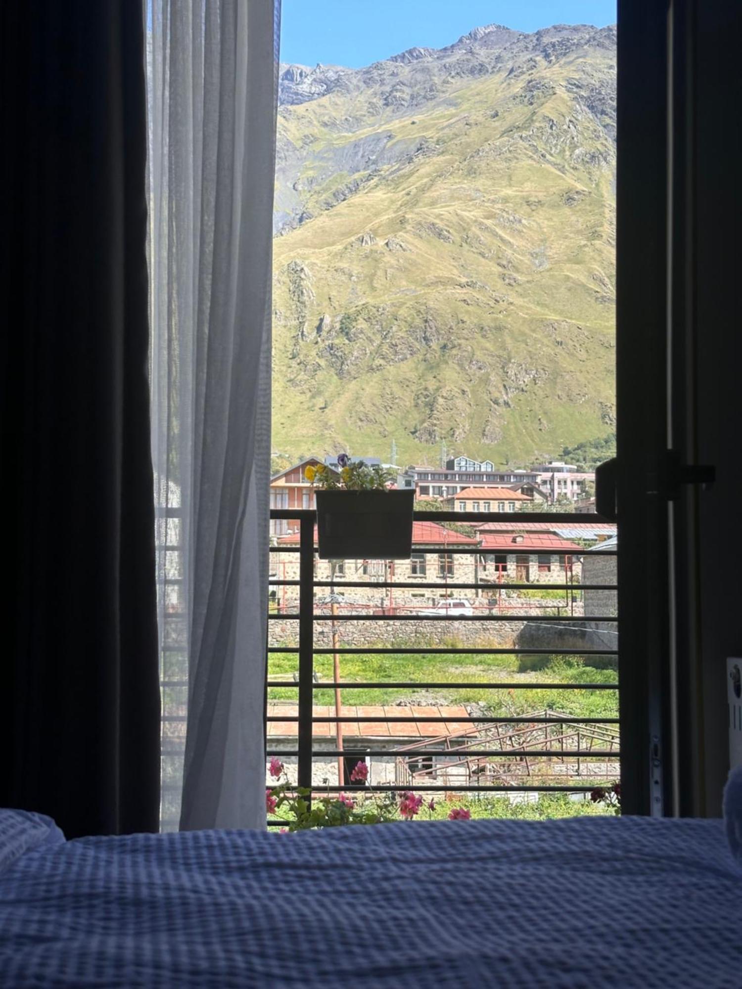 Hotel Mountime Kazbegi Екстериор снимка
