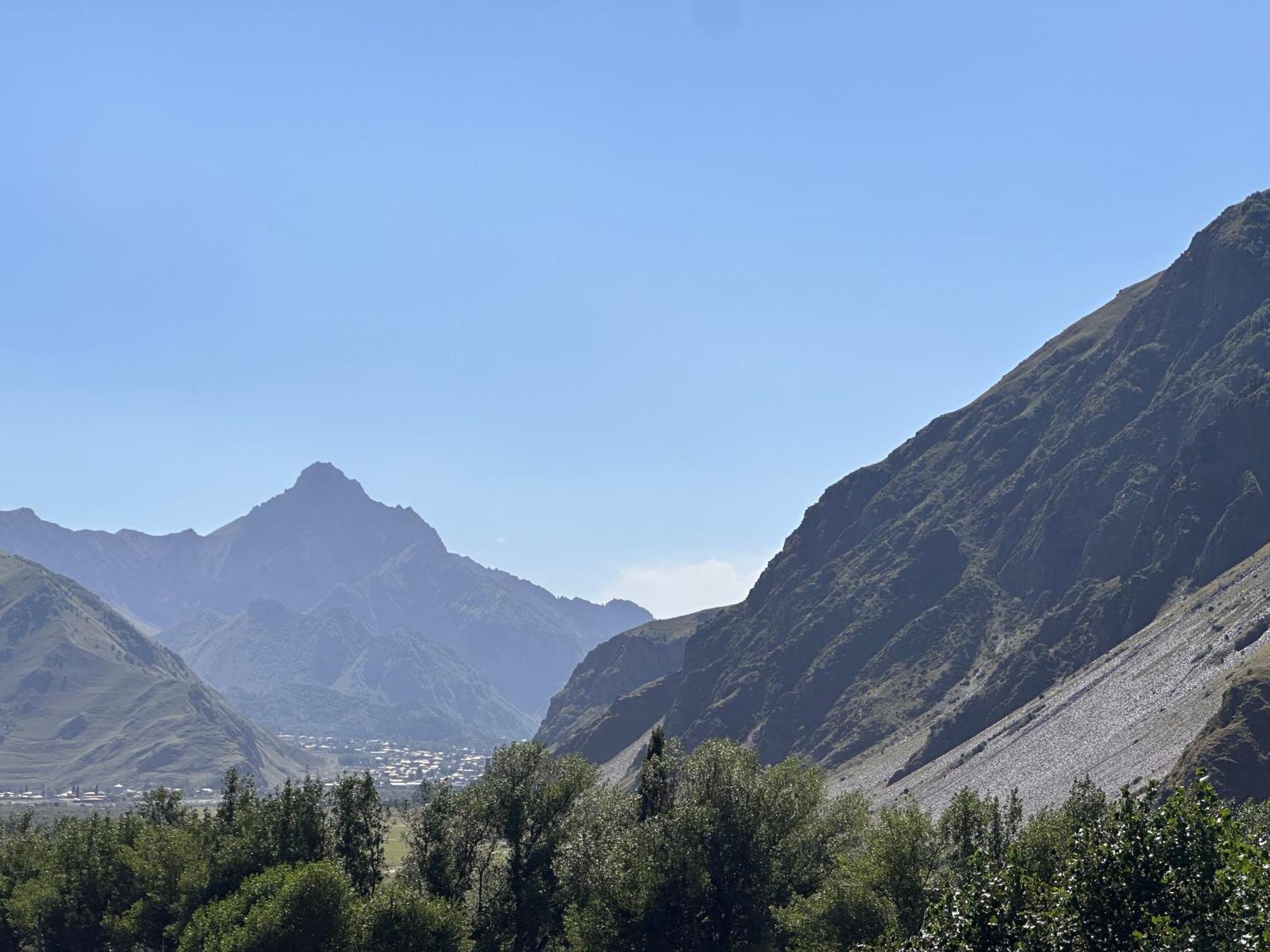 Hotel Mountime Kazbegi Екстериор снимка