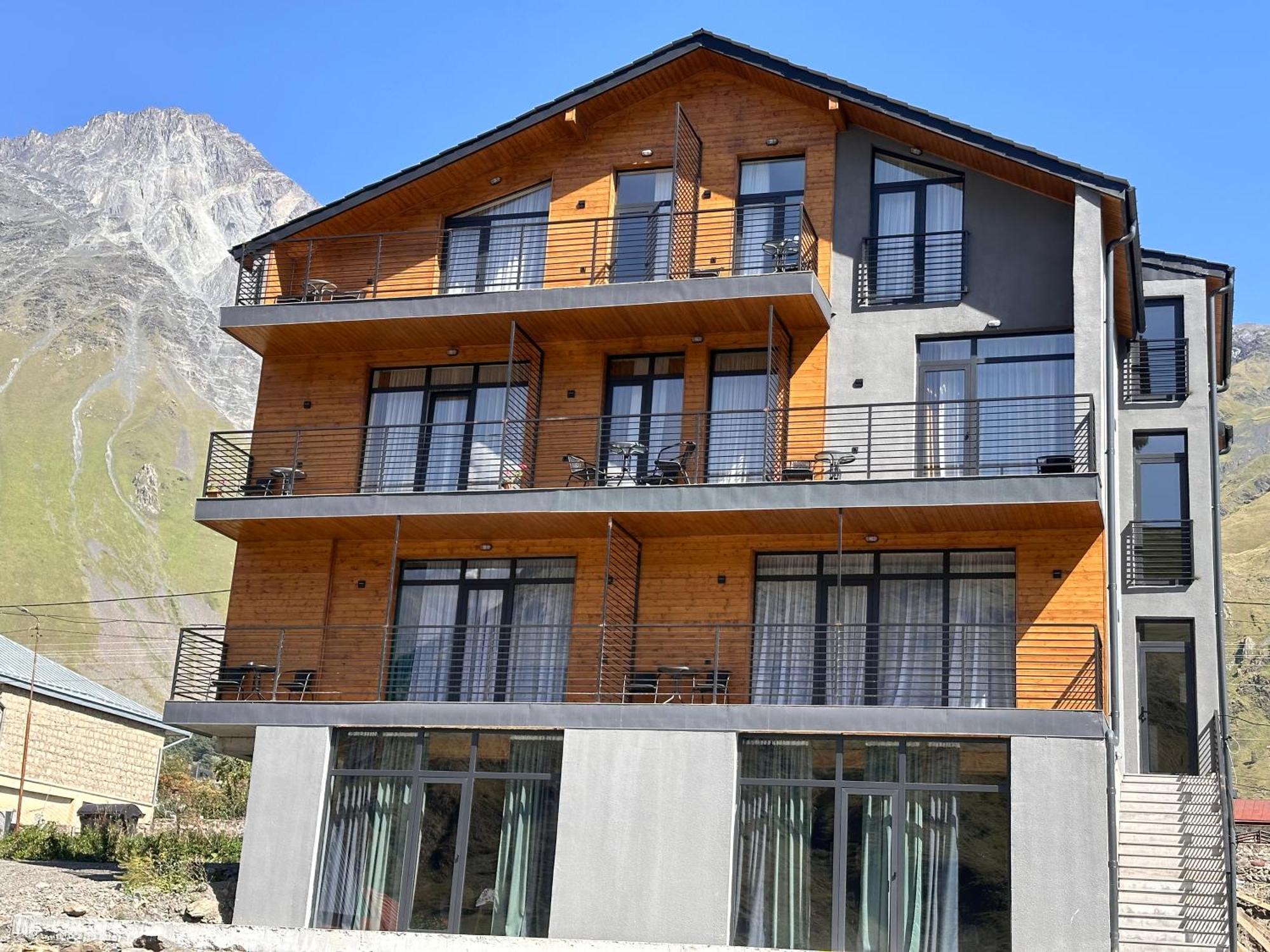 Hotel Mountime Kazbegi Екстериор снимка