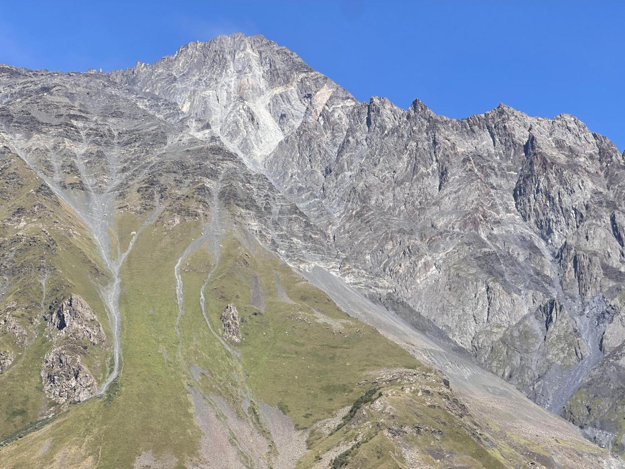 Hotel Mountime Kazbegi Екстериор снимка