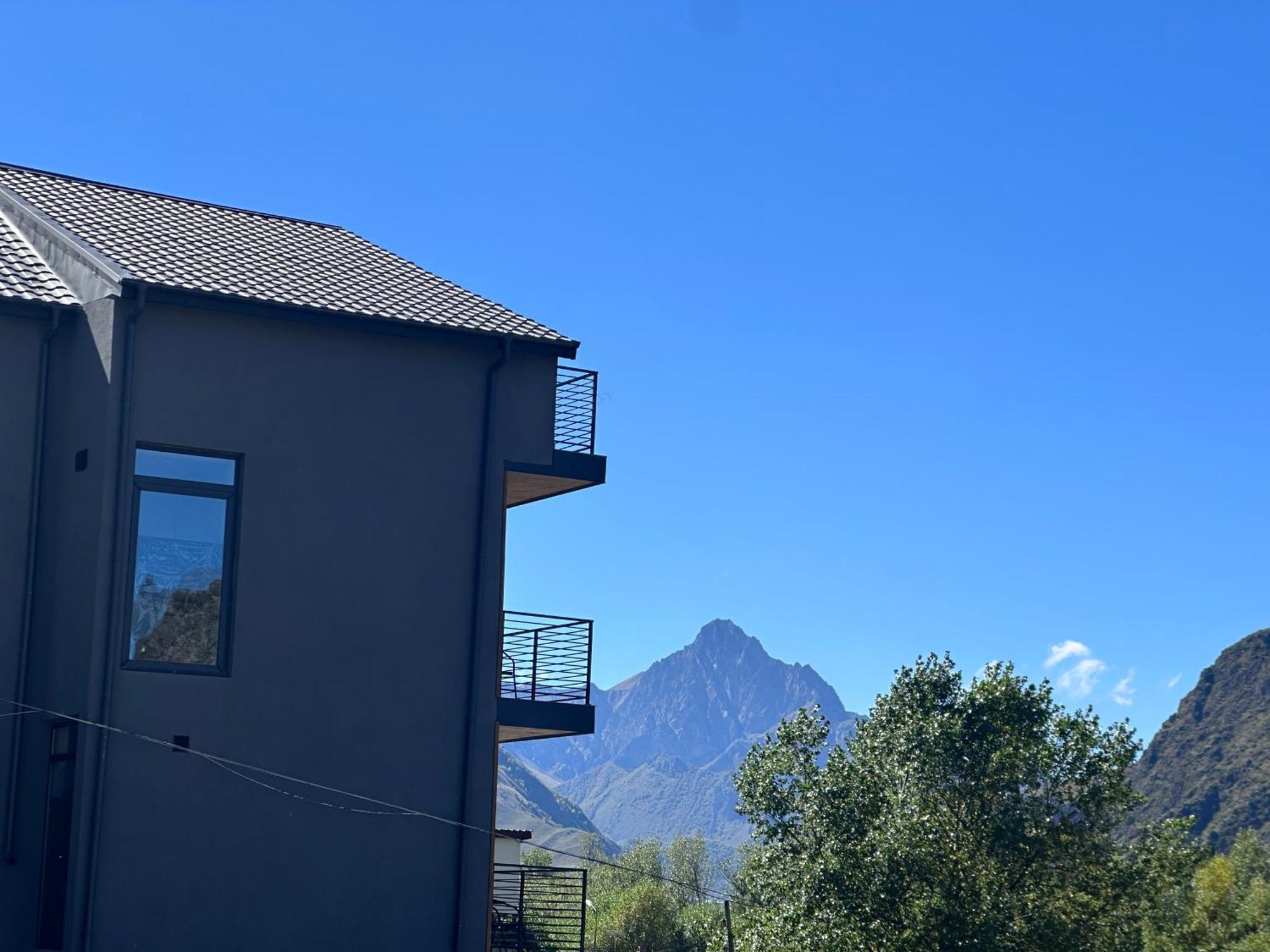 Hotel Mountime Kazbegi Екстериор снимка