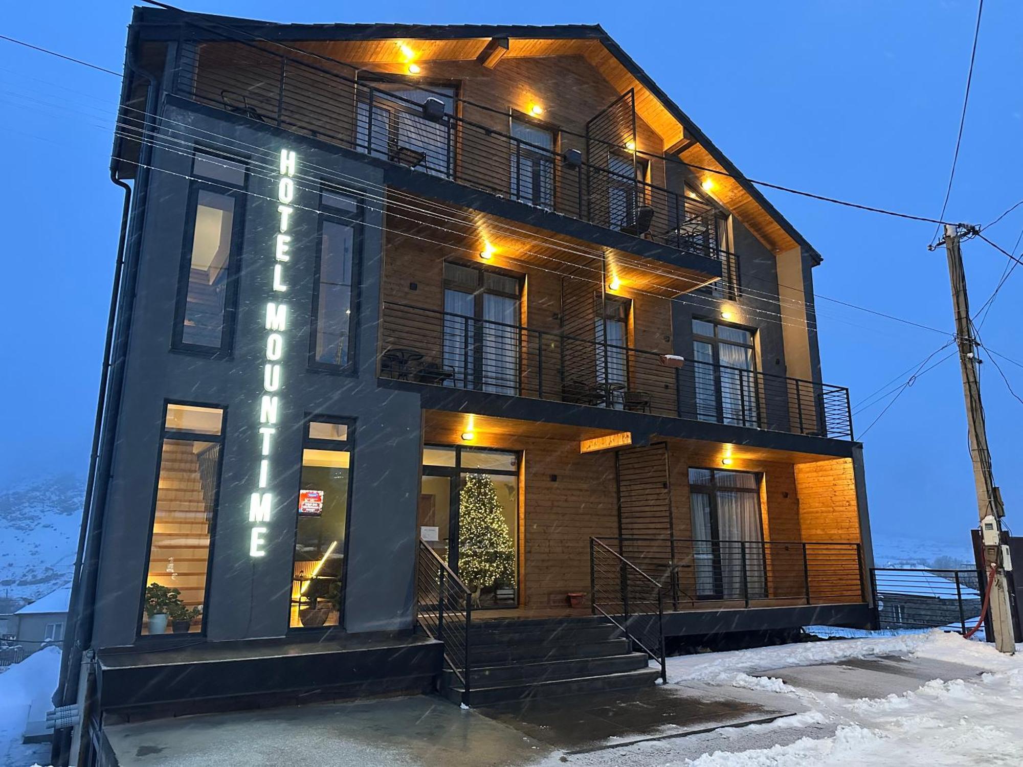 Hotel Mountime Kazbegi Екстериор снимка